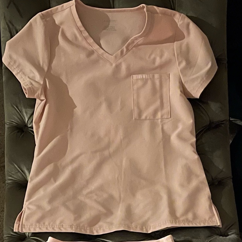Jaanuu Scrub Set